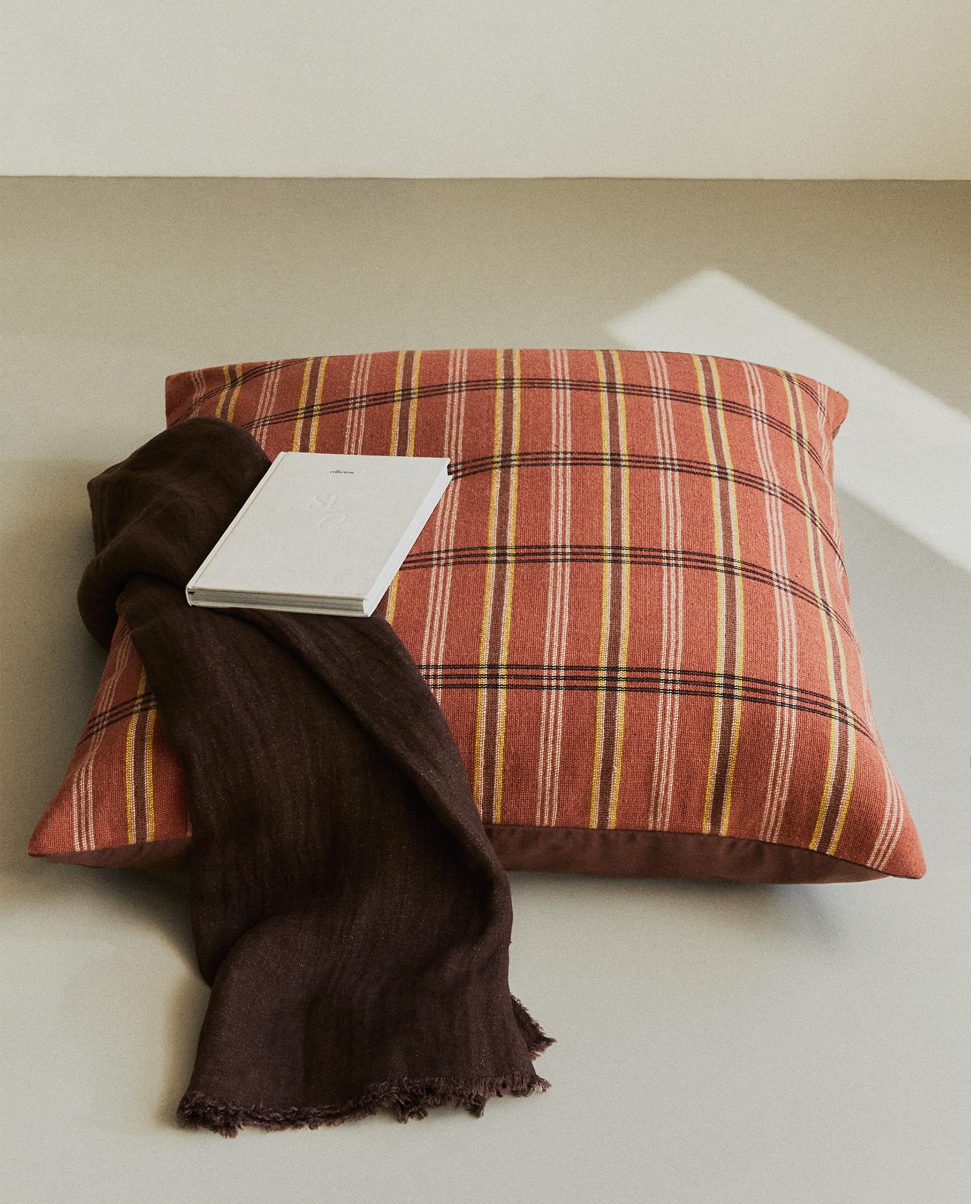 STRIPED FLOOR CUSHION X COLLAGERIE