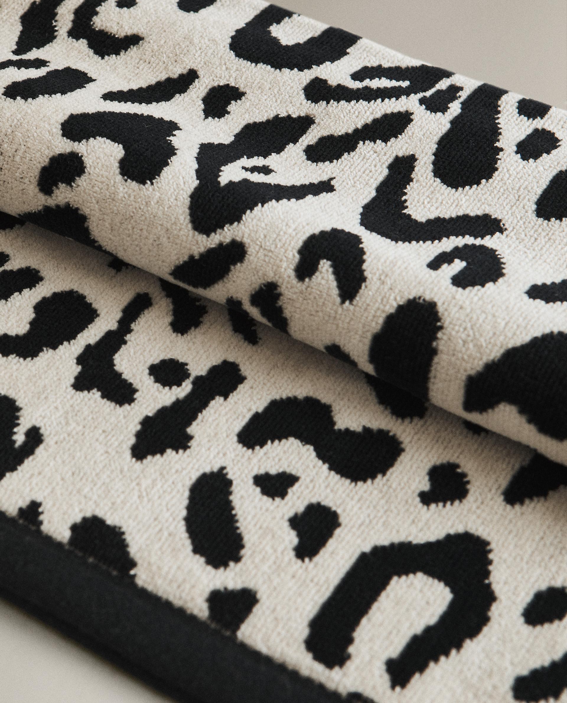 ANIMAL PRINT VELOUR BATH TOWEL product thumbnail 2