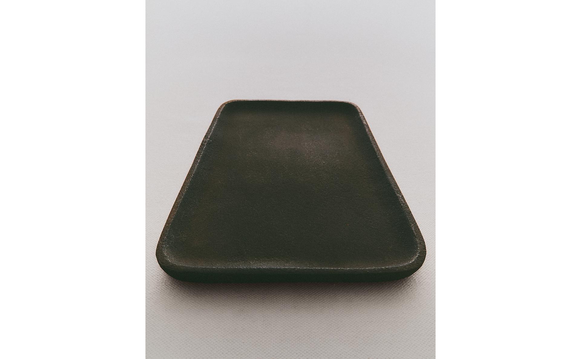 BLACK METAL TRAY