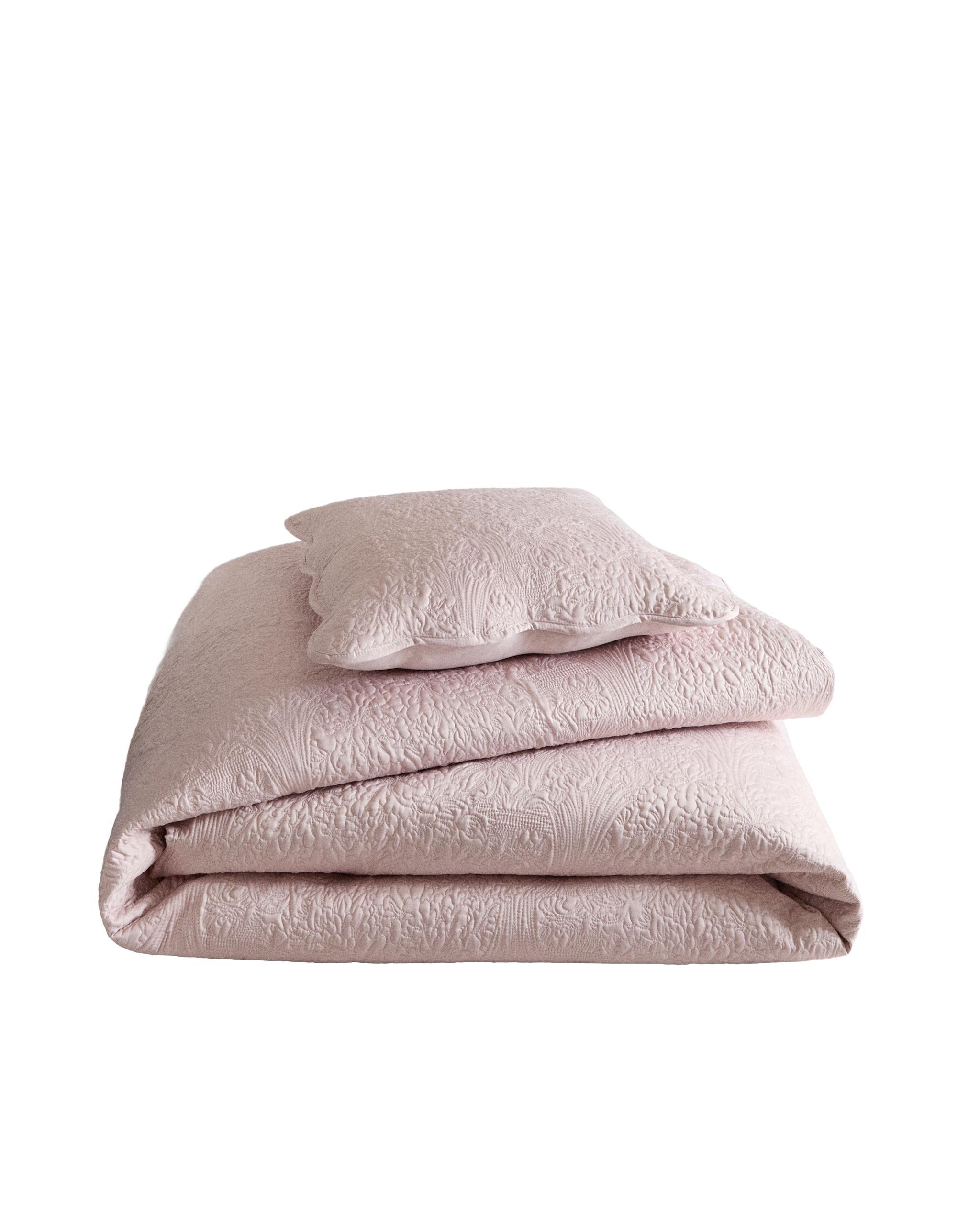 SCALLOPED FLORAL QUILTED BEDSPREAD product thumbnail 3