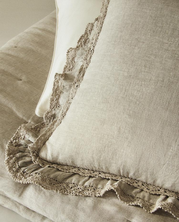 LINEN QUILTED CUSHION COVER WITH LACE TRIM LINEN QUILTED CUSHION COVER WITH LACE TRIM