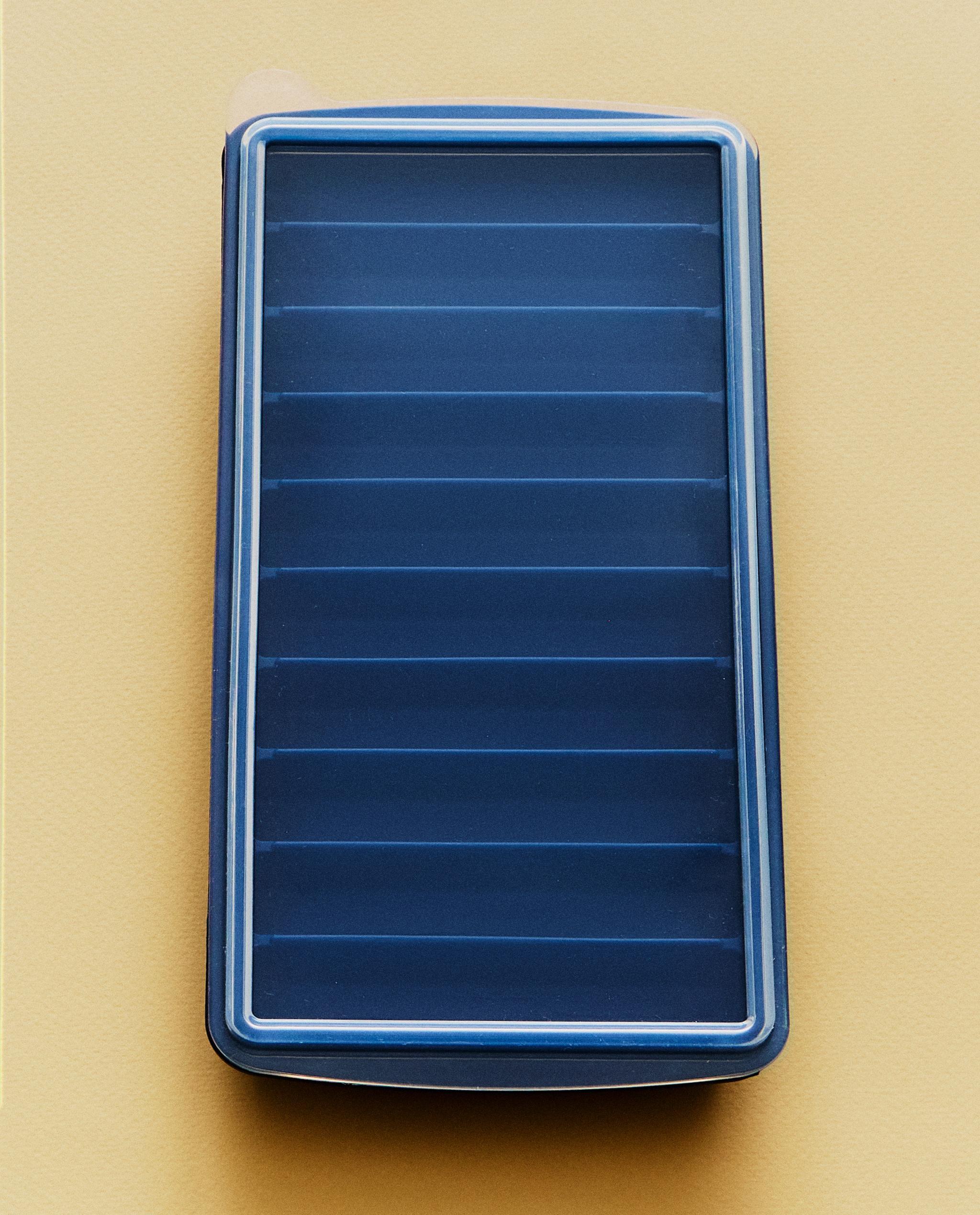 SILICONE RECTANGLE ICE BUCKET TRAY 10 ICE CUBES product thumbnail 9
