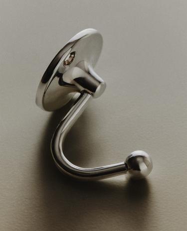 COLGADOR PARED PLATA BRILLO