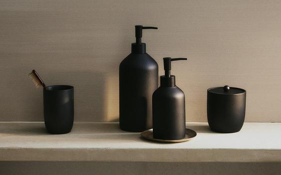KIT DE BANHEIRO DE RESINA EM PRETO