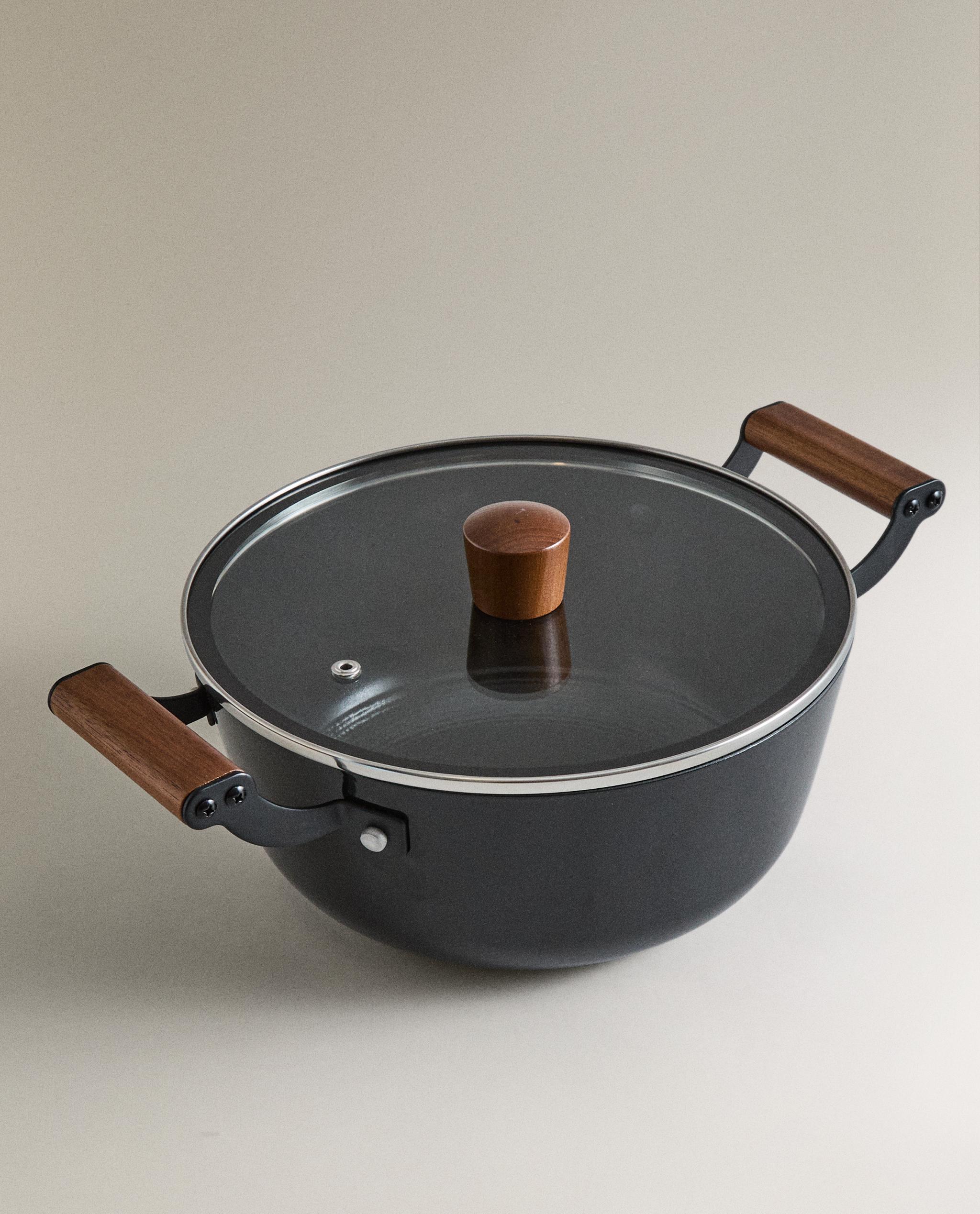 IRON POT WITH LID product thumbnail 12