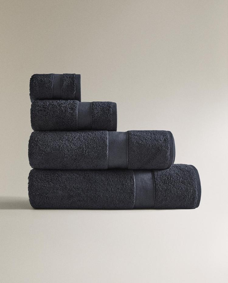 ASCIUGAMANO DA BAGNO IN COTONE PREMIUM (600 G/M²) ASCIUGAMANO DA BAGNO IN COTONE PREMIUM (600 G/M²)