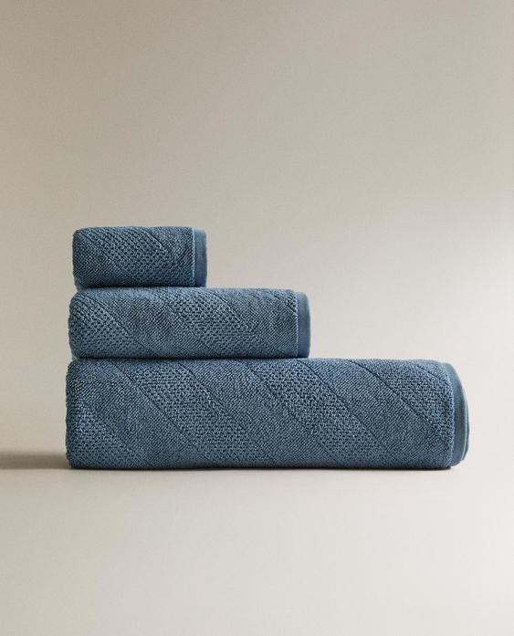 منشفة حمام بملمس مائل