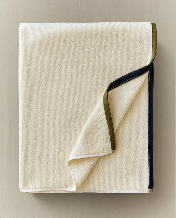 REVERSIBLE RICE STITCH BATH TOWEL WITH BORDER