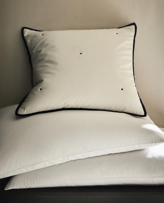 LINEN AND SATEEN CUSHION COVER WITH DOTS LINEN AND SATEEN CUSHION COVER WITH DOTS