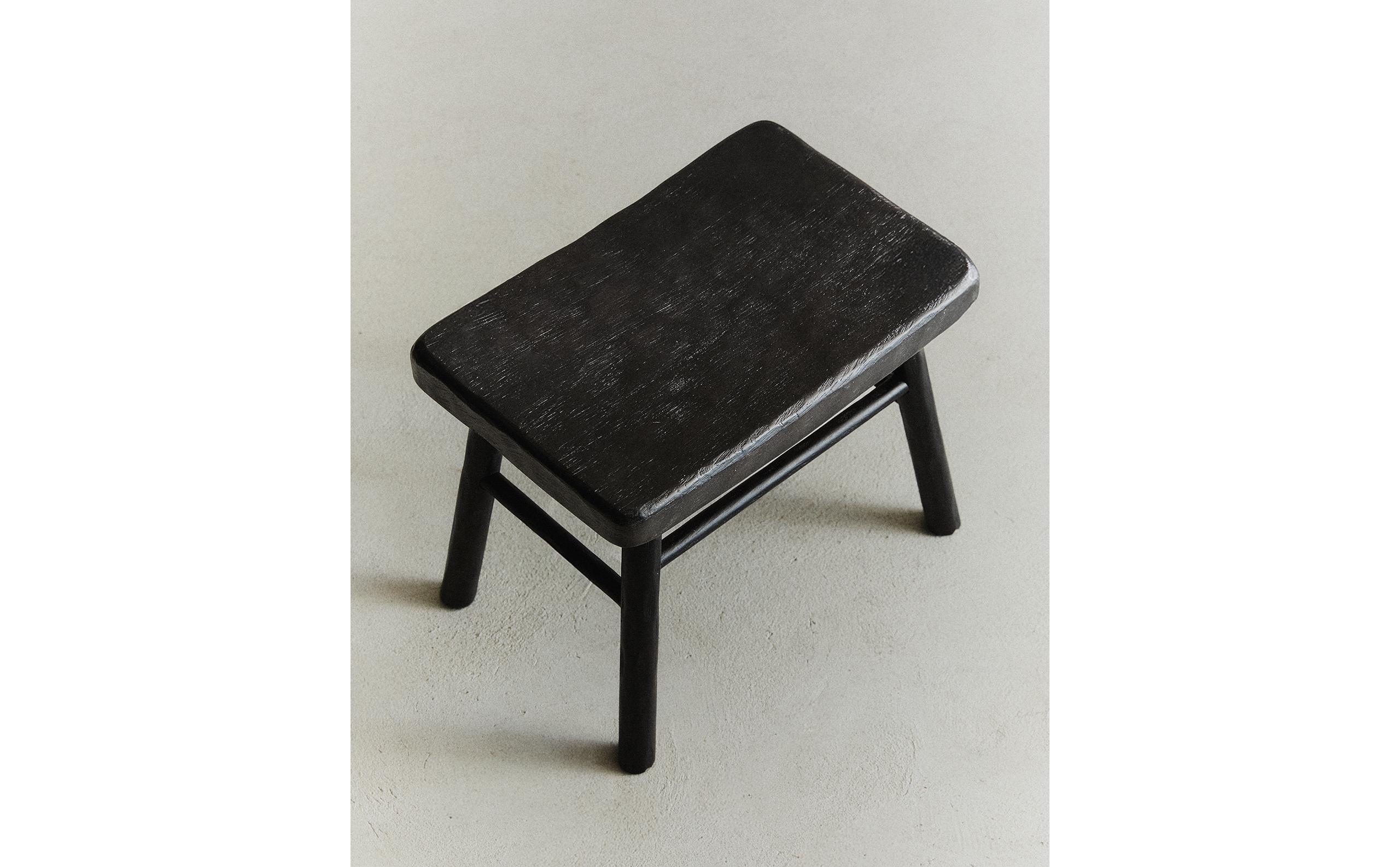 HAMMERED WOODEN MINI STOOL