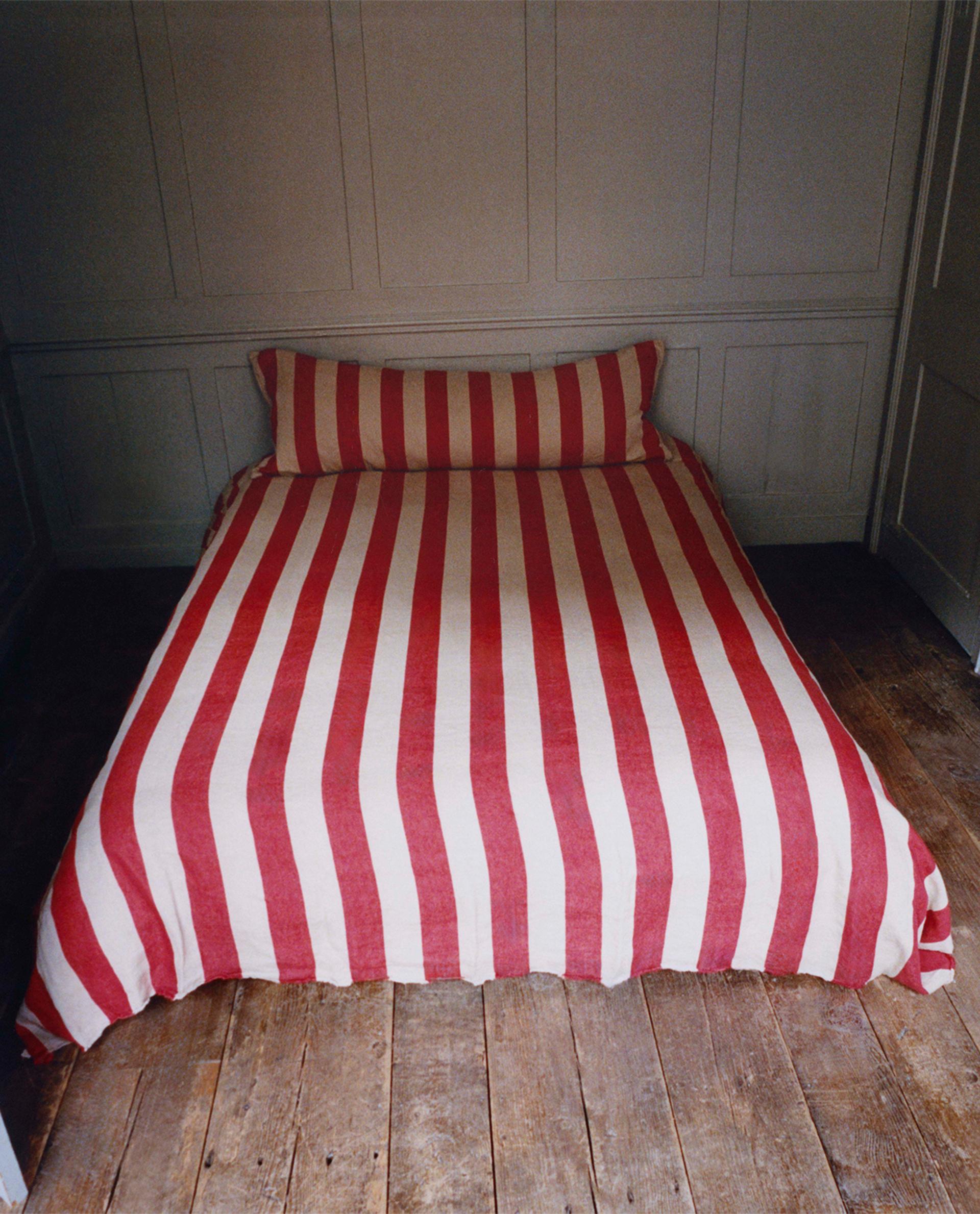 STRIPED LINEN BEDSPREAD | KATHARINE POLE product thumbnail 11