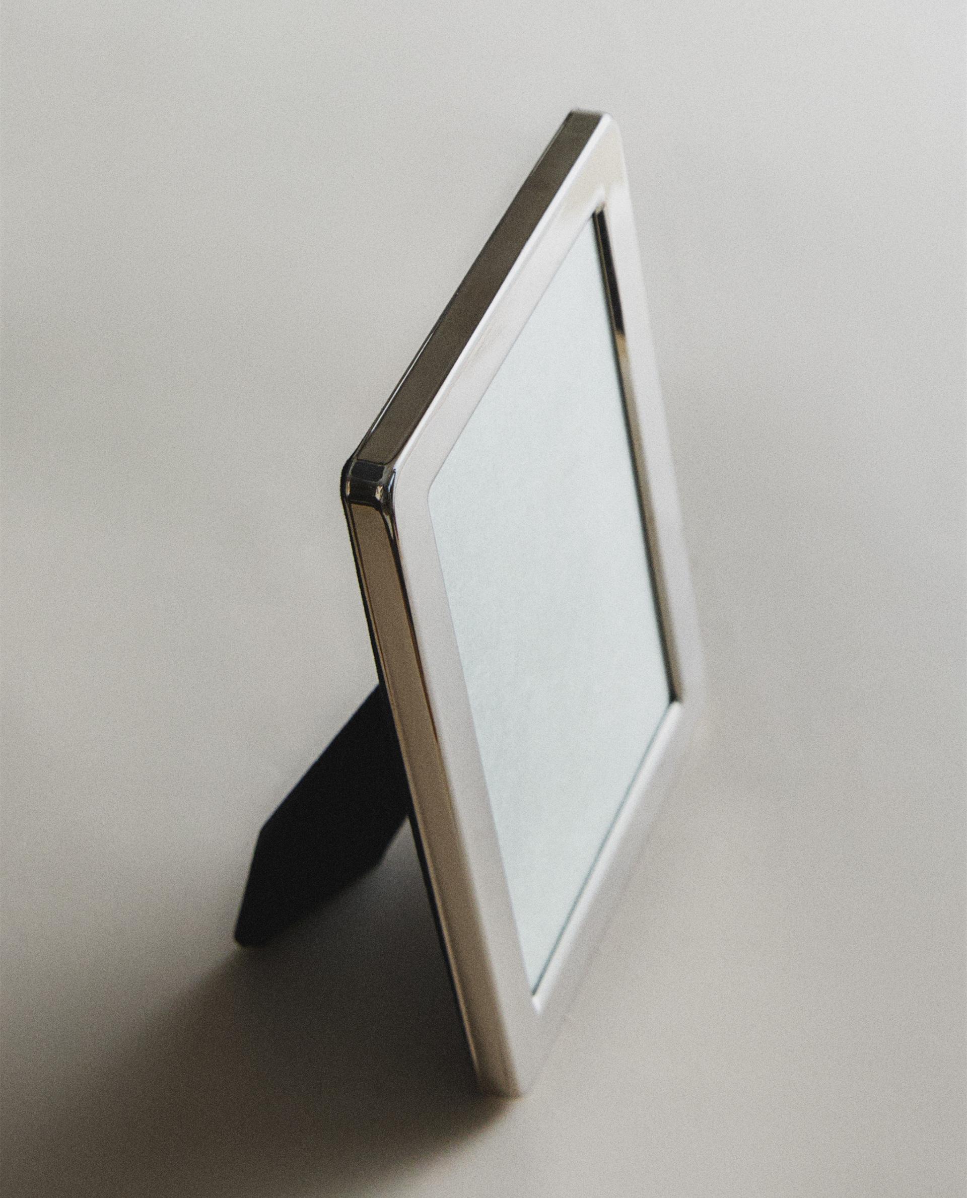 METAL PICTURE FRAME WITH ROUNDED CORNERS