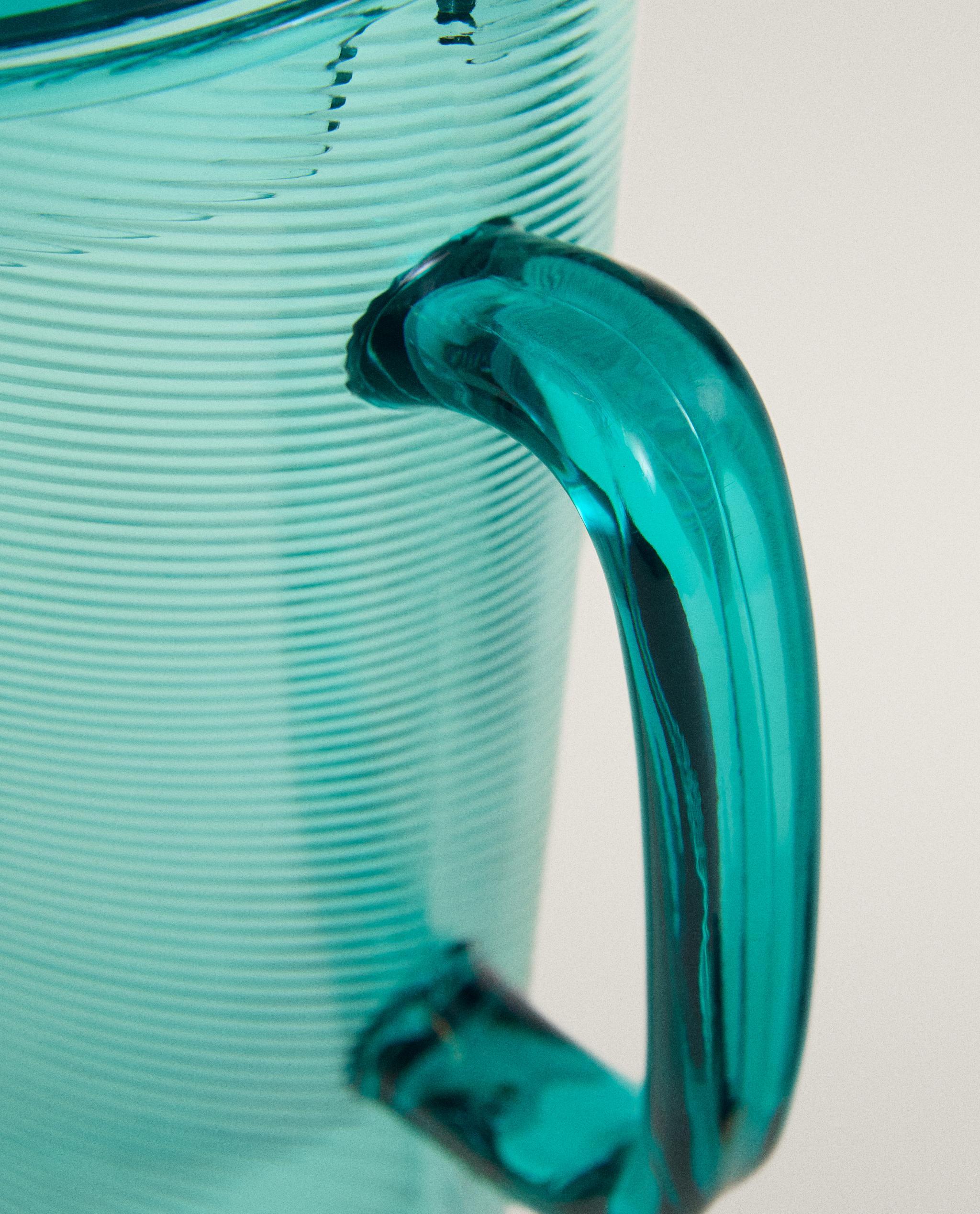 ACRYLIC JUG WITH LINES DESIGN product thumbnail 2