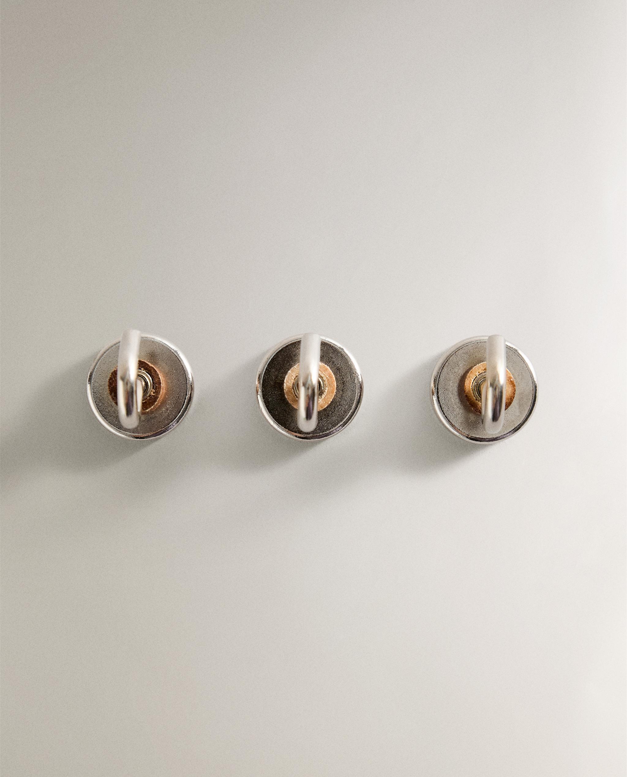 3-PACK OF MAGNETIC HOOKS product thumbnail 9