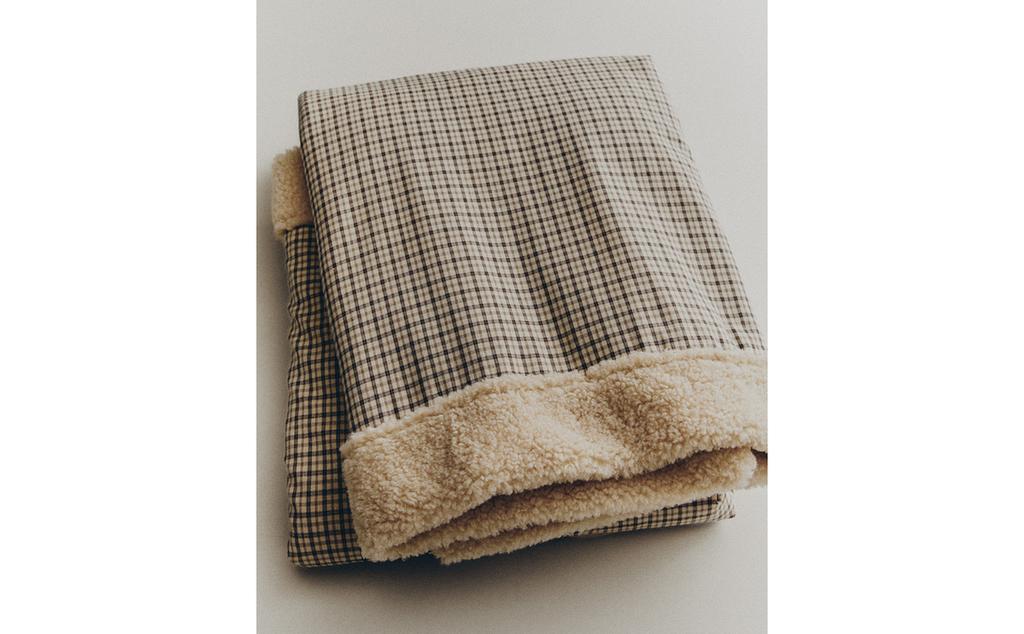 SMALL CHECK PET THROW SMALL CHECK PET THROW