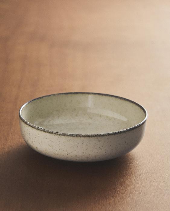 PORCELAIN BOWL WITH ANTIQUE FINISH RIM