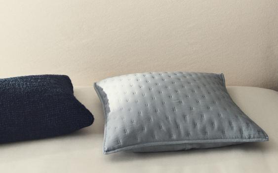 QUILTED CUSHION COVER WITH DOTS