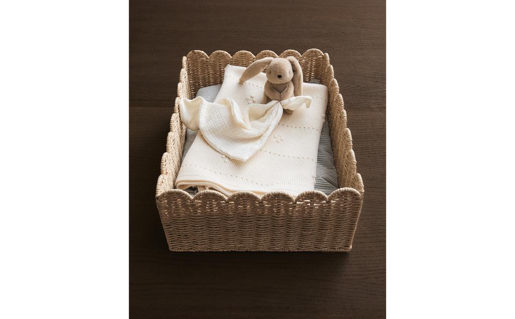 سلة متموجة متوسطة الحجم