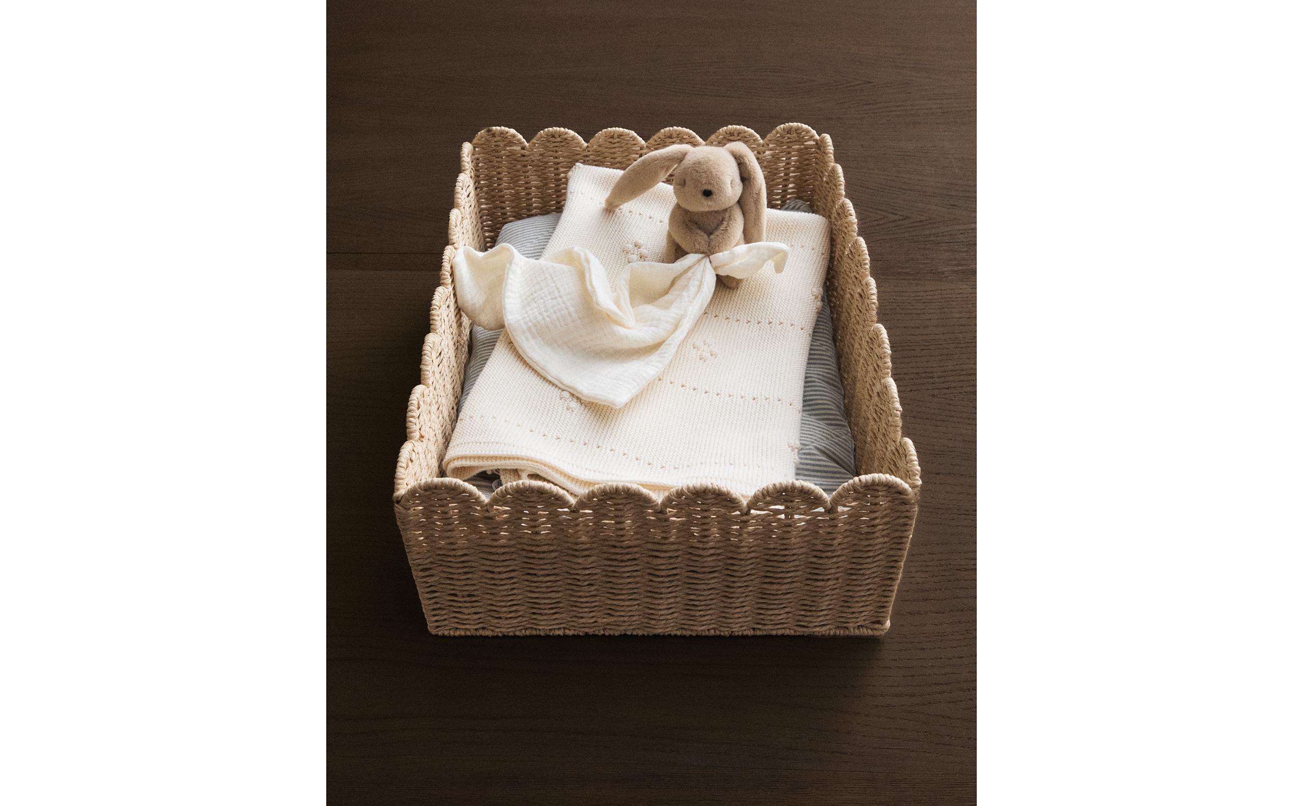 MEDIUM SCALLOPED BASKET