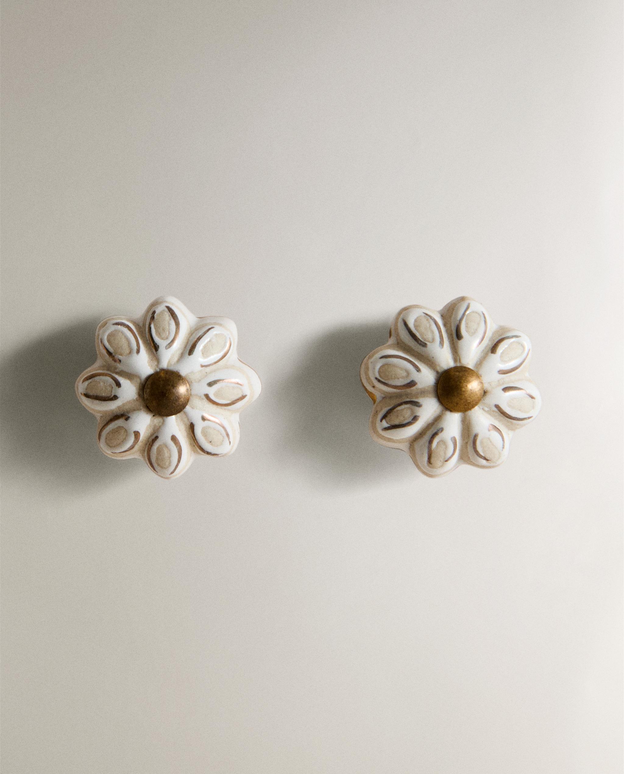 PACK OF CERAMIC FLOWER DOOR KNOBS (PACK OF 2) product thumbnail 3