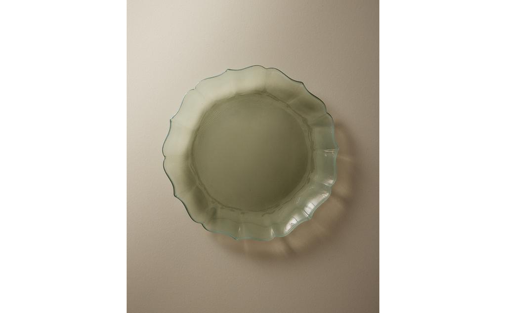 STEKLEN DESERTNI KROŽNIK Z VALOVITIM ROBOM