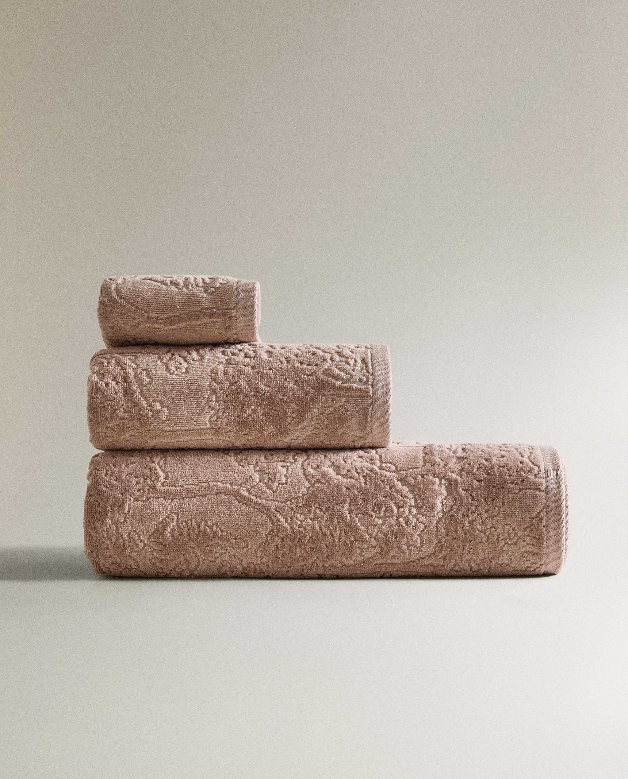 FLORAL JACQUARD BATH TOWEL product thumbnail 3