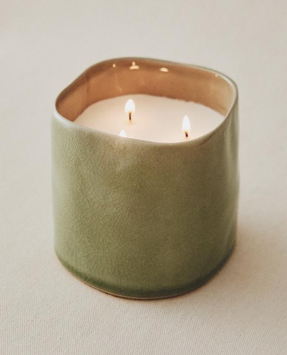 (430 G) MUSKY PETALS SCENTED CANDLE