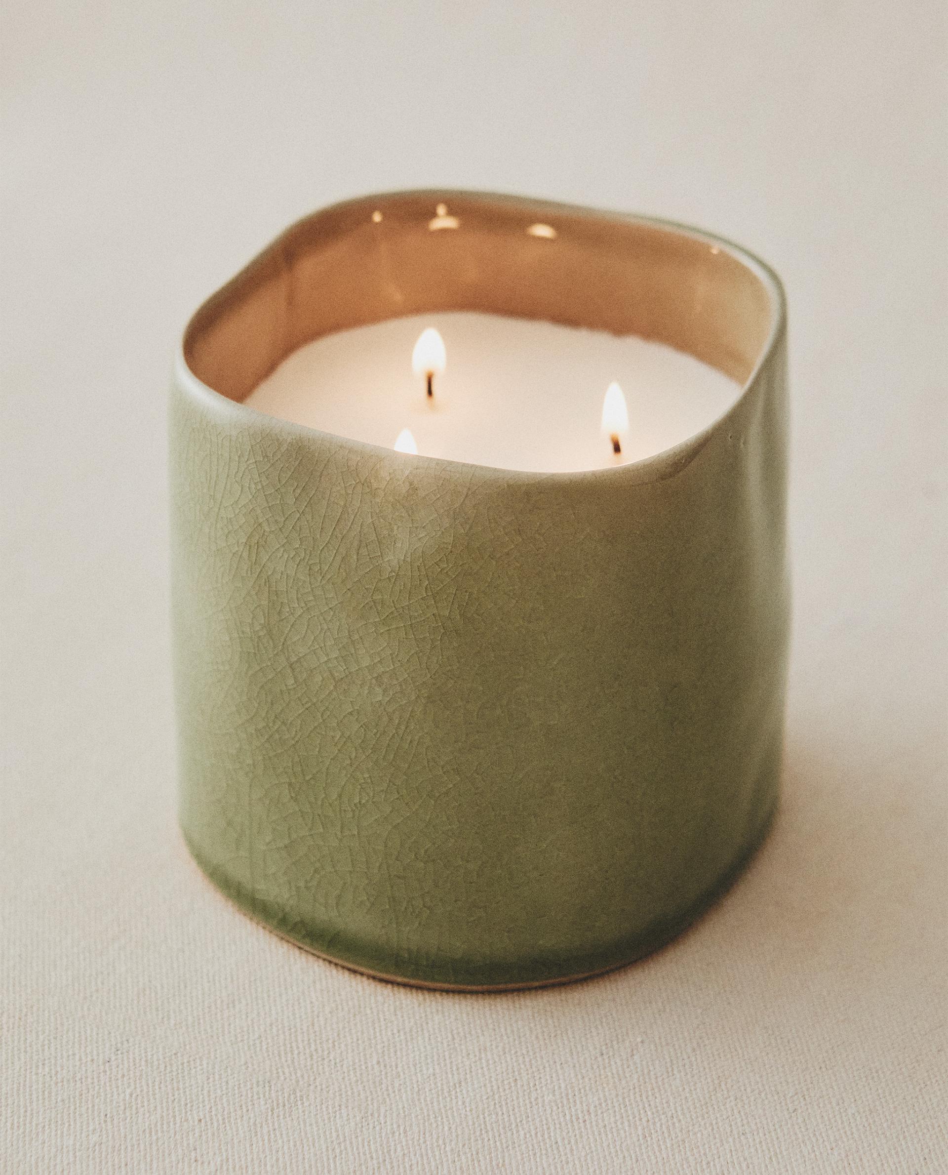 (430 G) MUSKY PETALS SCENTED CANDLE