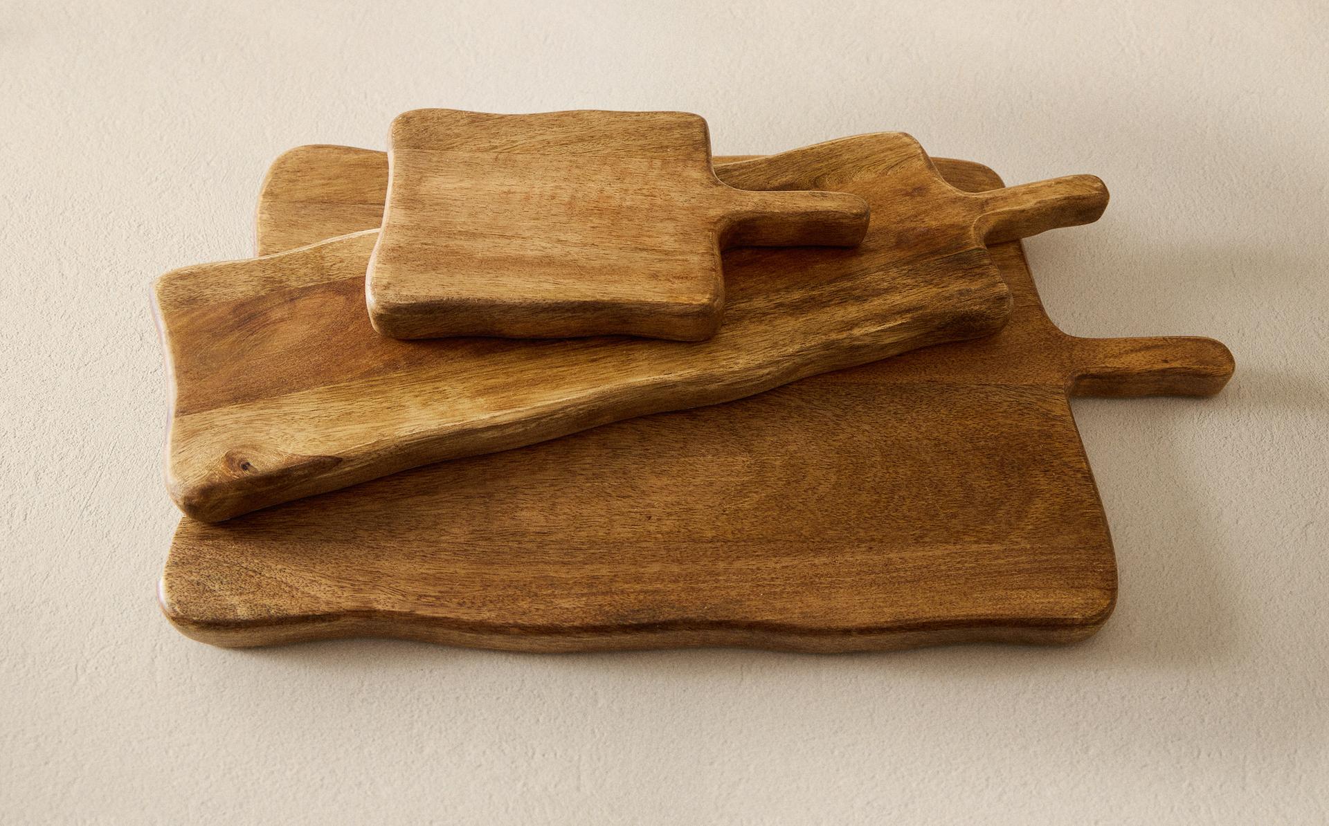 ONGELIJKE HOUTEN SNIJPLANK ONGELIJKE HOUTEN SNIJPLANK