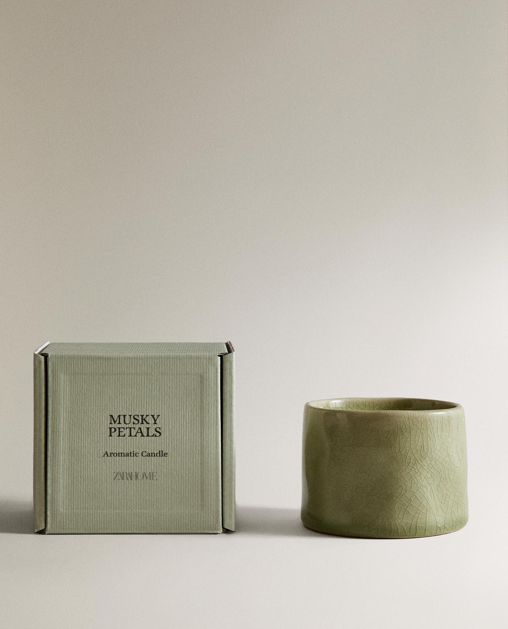 (150 G) MUSKY PETALS SCENTED CANDLE (150 G) MUSKY PETALS SCENTED CANDLE