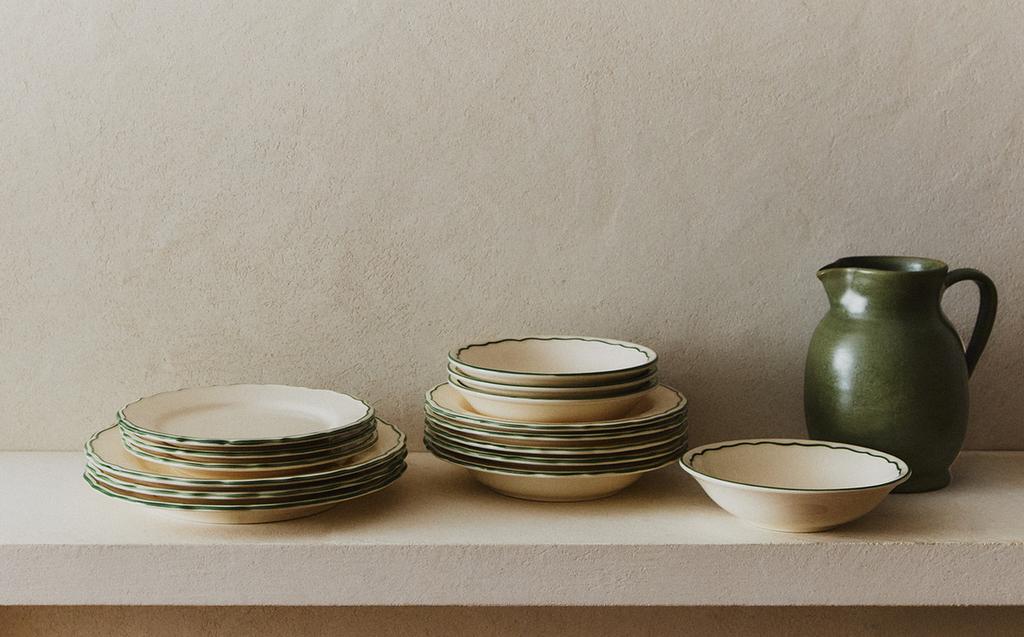 أواني طعام خزف بحافة متباينة أواني طعام خزف بحافة متباينة