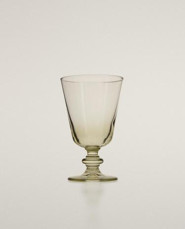 ЦВЕТНА ЧАША ЗА ВИНО