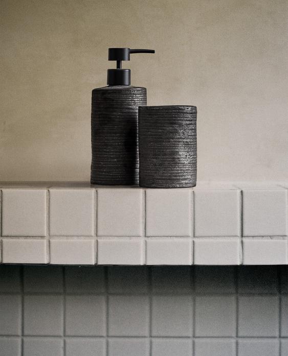 BLACK CERAMIC BATHROOM SET