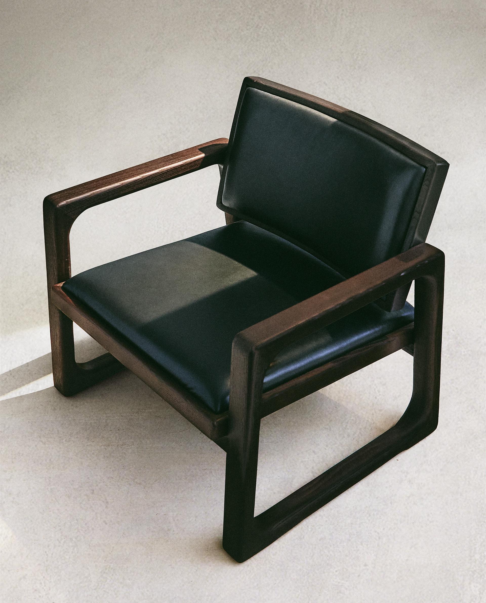 LOUNGE CHAIR 03