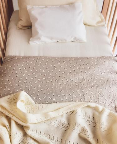Cot bedding