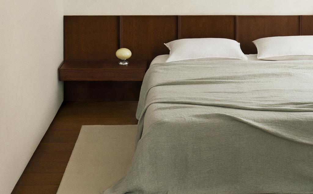 TEXTURED BEDSPREAD