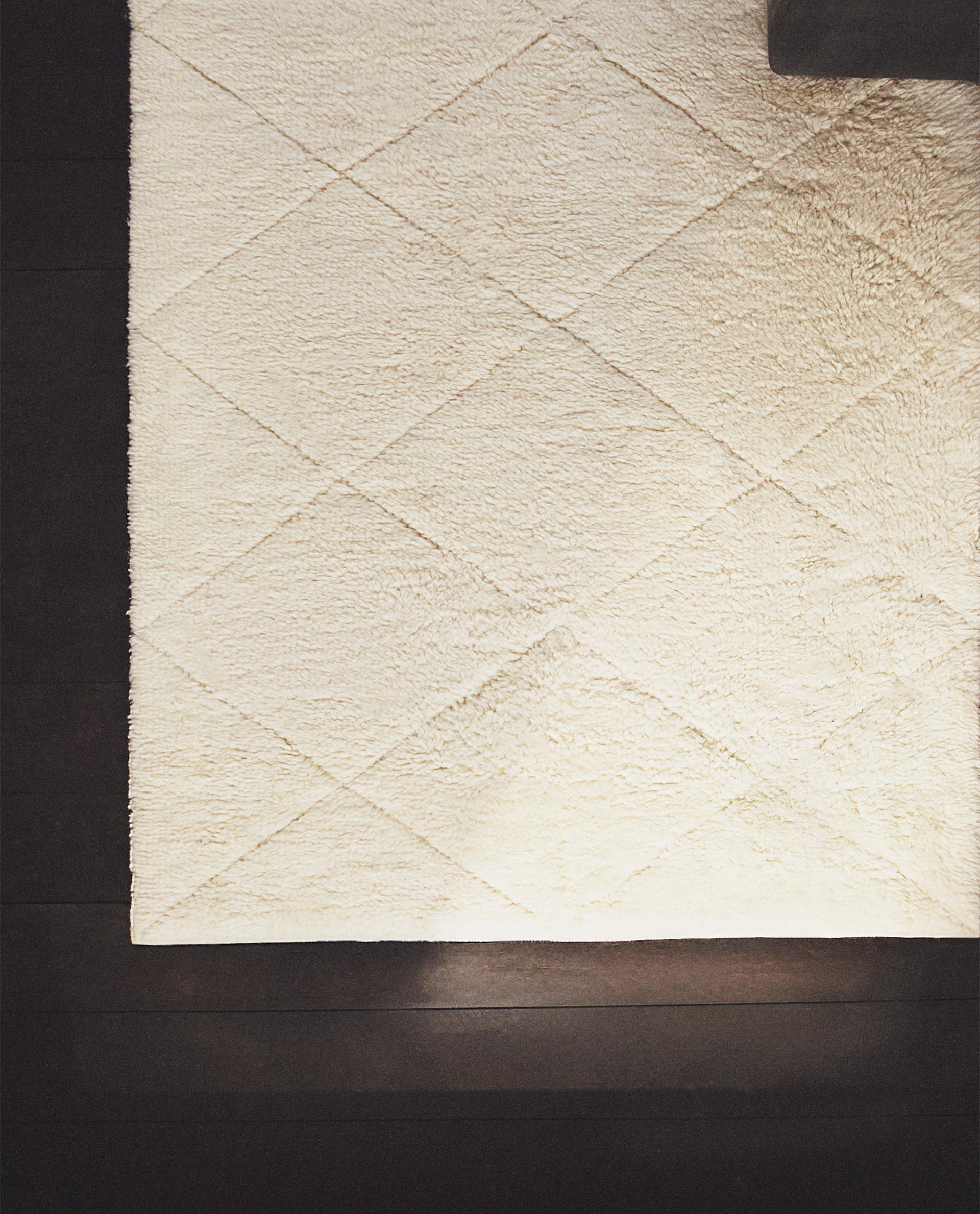 GEOMETRIC DESIGN WOOL RUG