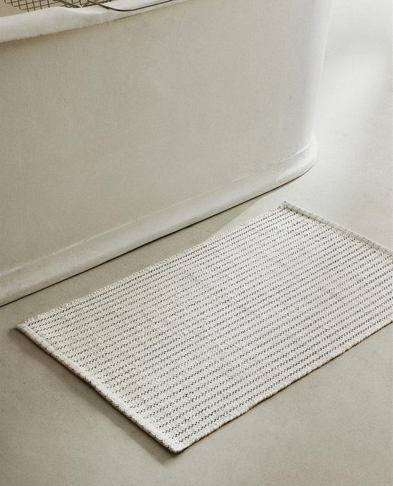 ALFOMBRA BAÑO PESPUNTE LÍNEAS