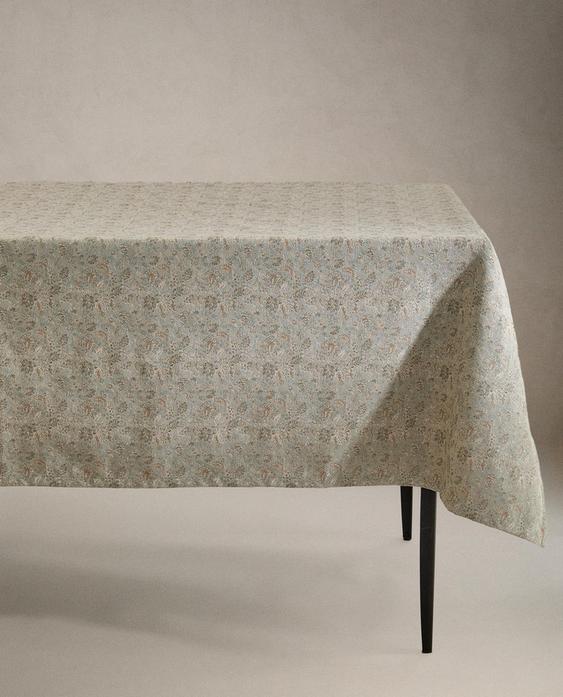 FLORAL JACQUARD TABLECLOTH