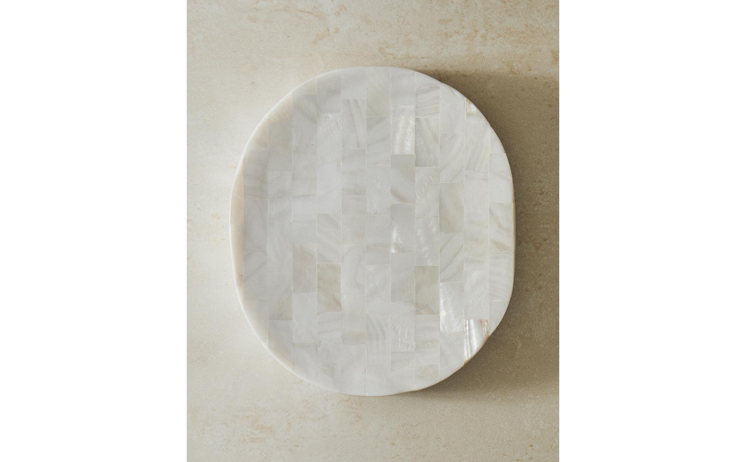 MOTHER-OF-PEARL-EFFECT BATHROOM SOAP DISH product thumbnail 4