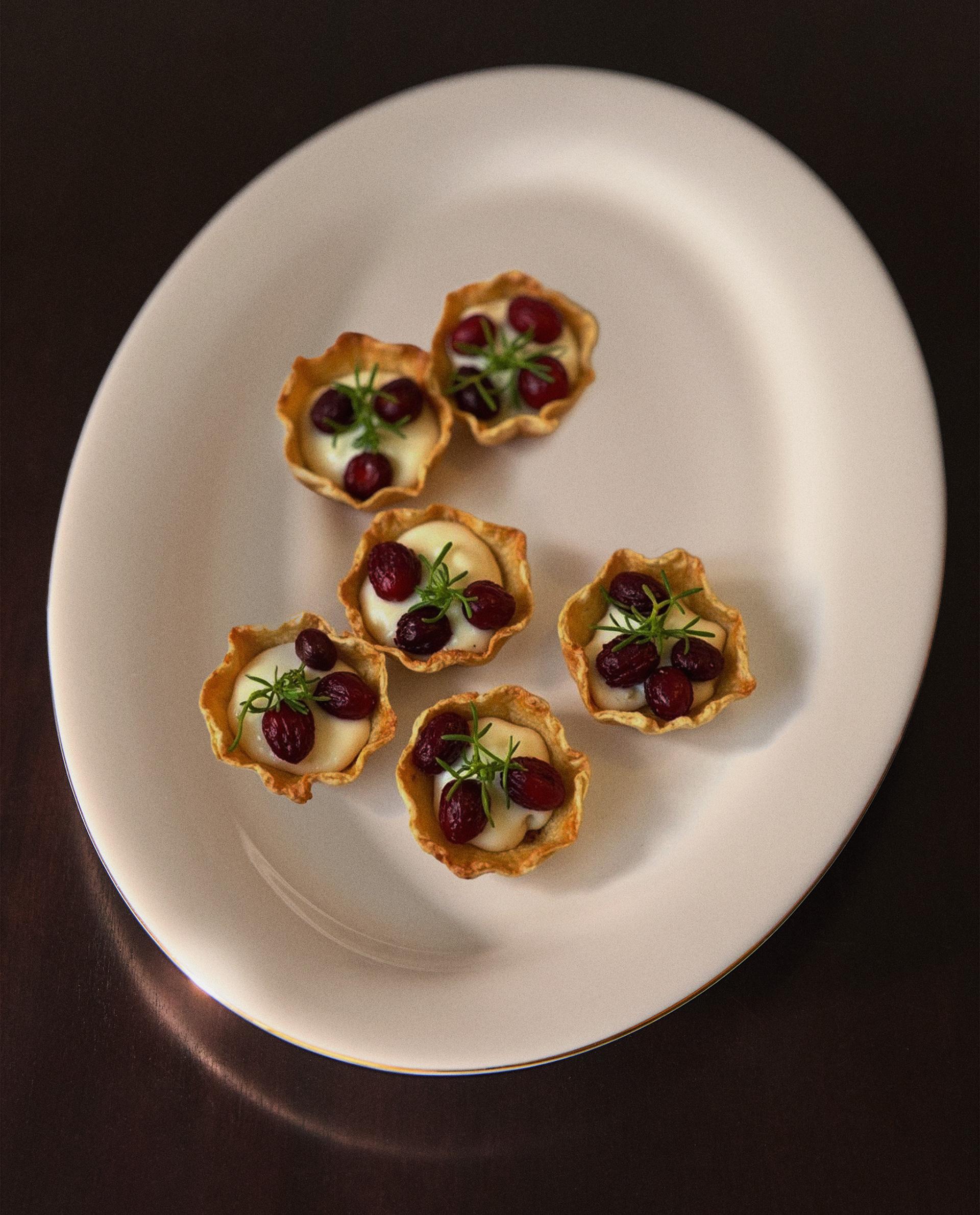 RIMMED BONE CHINA OVAL SERVING DISH product thumbnail 9