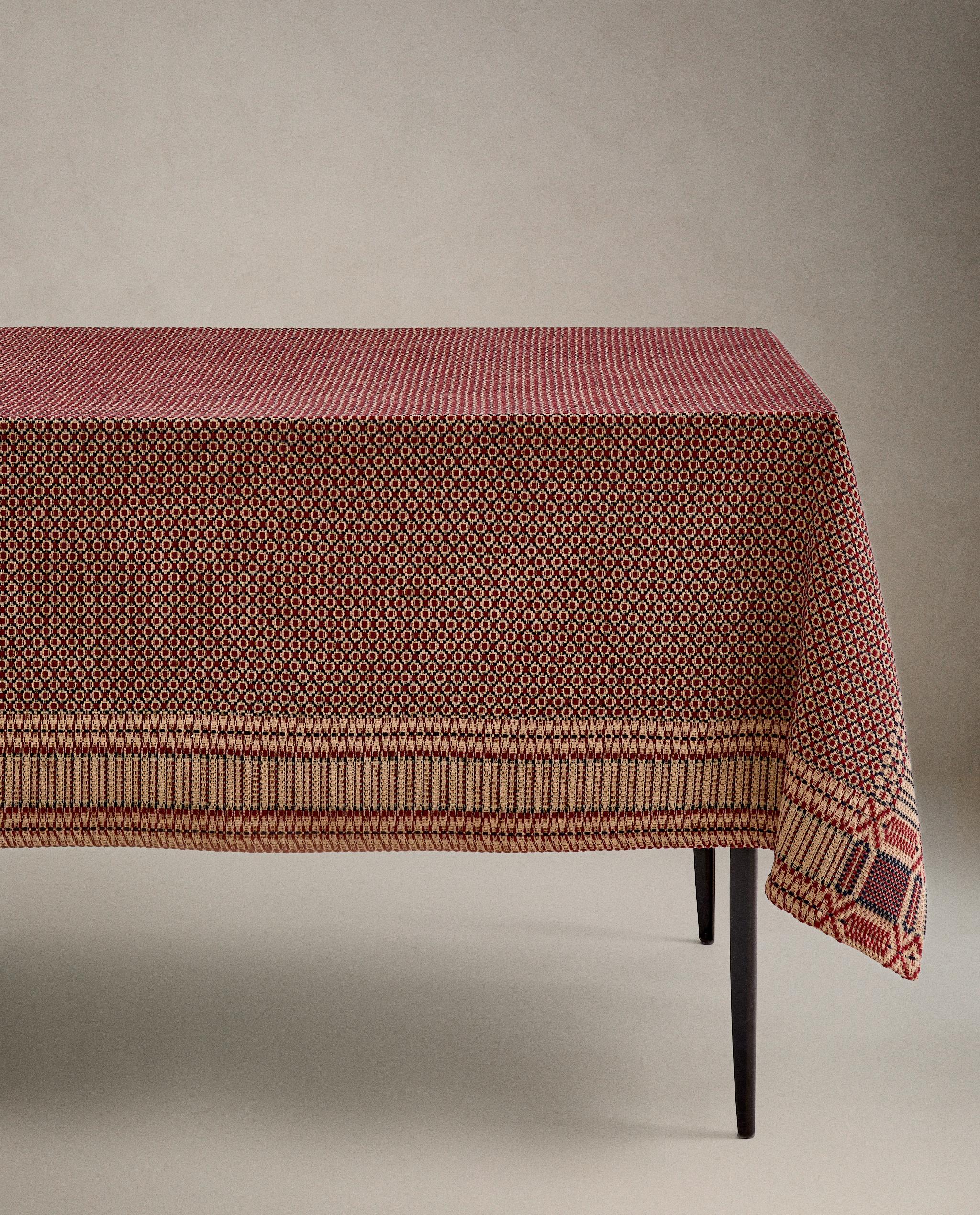 ザラホーム テーブルクロス　赤　170x250 クリスマステーブルクロス | Zara Home 日本/Japan | 最新