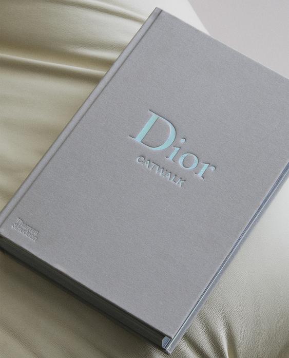 DIOR CATWALK BOOK (ENGLISH) DIOR CATWALK BOOK (ENGLISH)