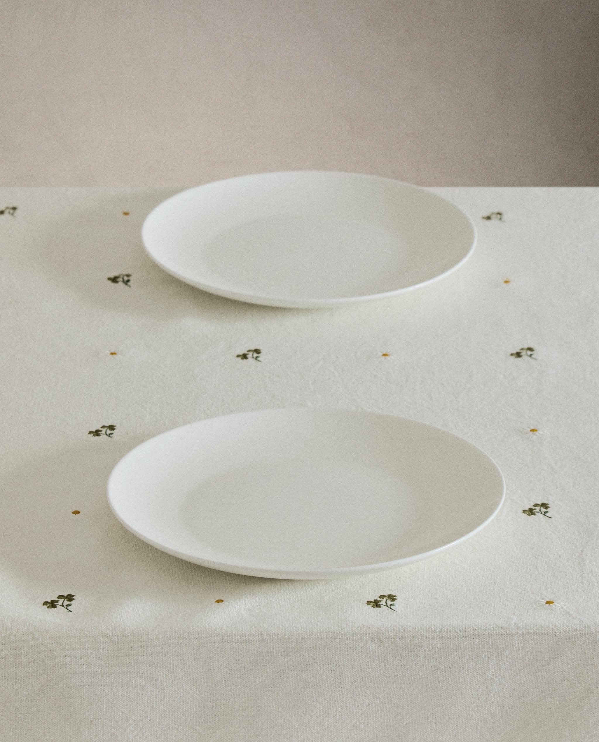 EMBROIDERED CLOVER AND DAISY TABLECLOTH product thumbnail 5