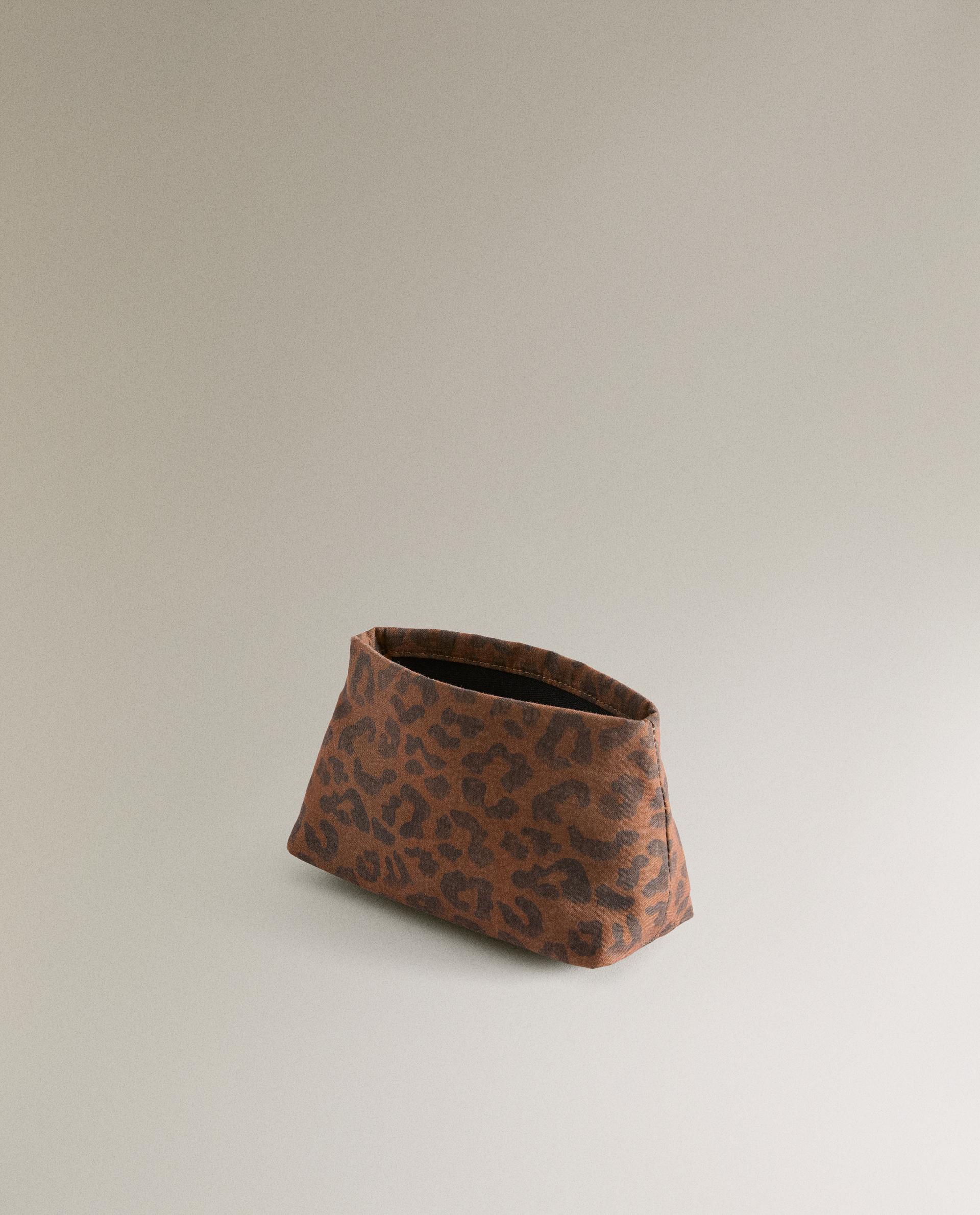 SMALL ANIMAL PRINT TOILETRY BAG