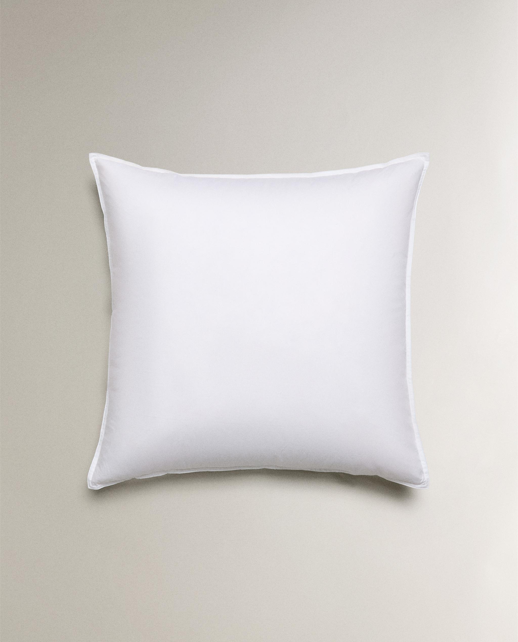 お値引き‼️ZARA HOME クッションカバー　ホワイト2枚セット 高目付フェザーフィリング | Zara Home 日本/Japan