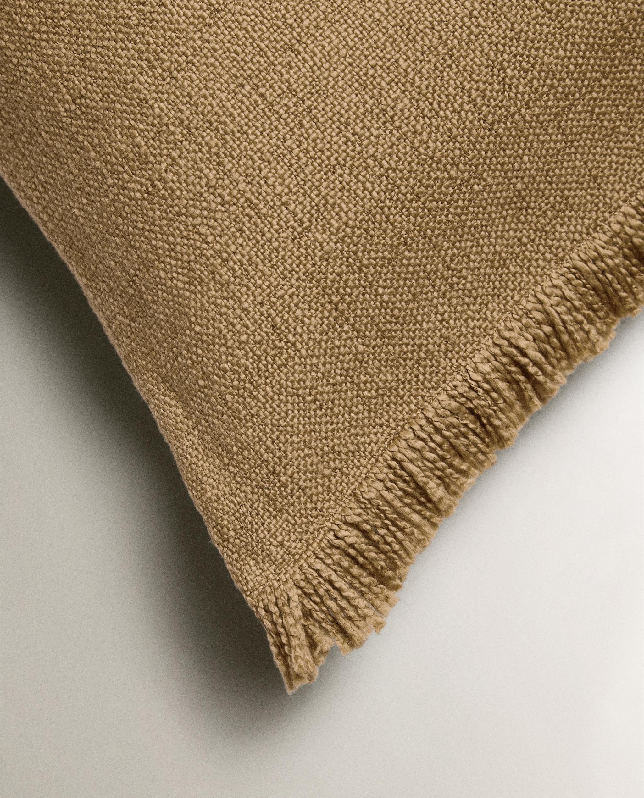 ソファとリビングルームの装飾クッション | Zara Home 日本/Japan