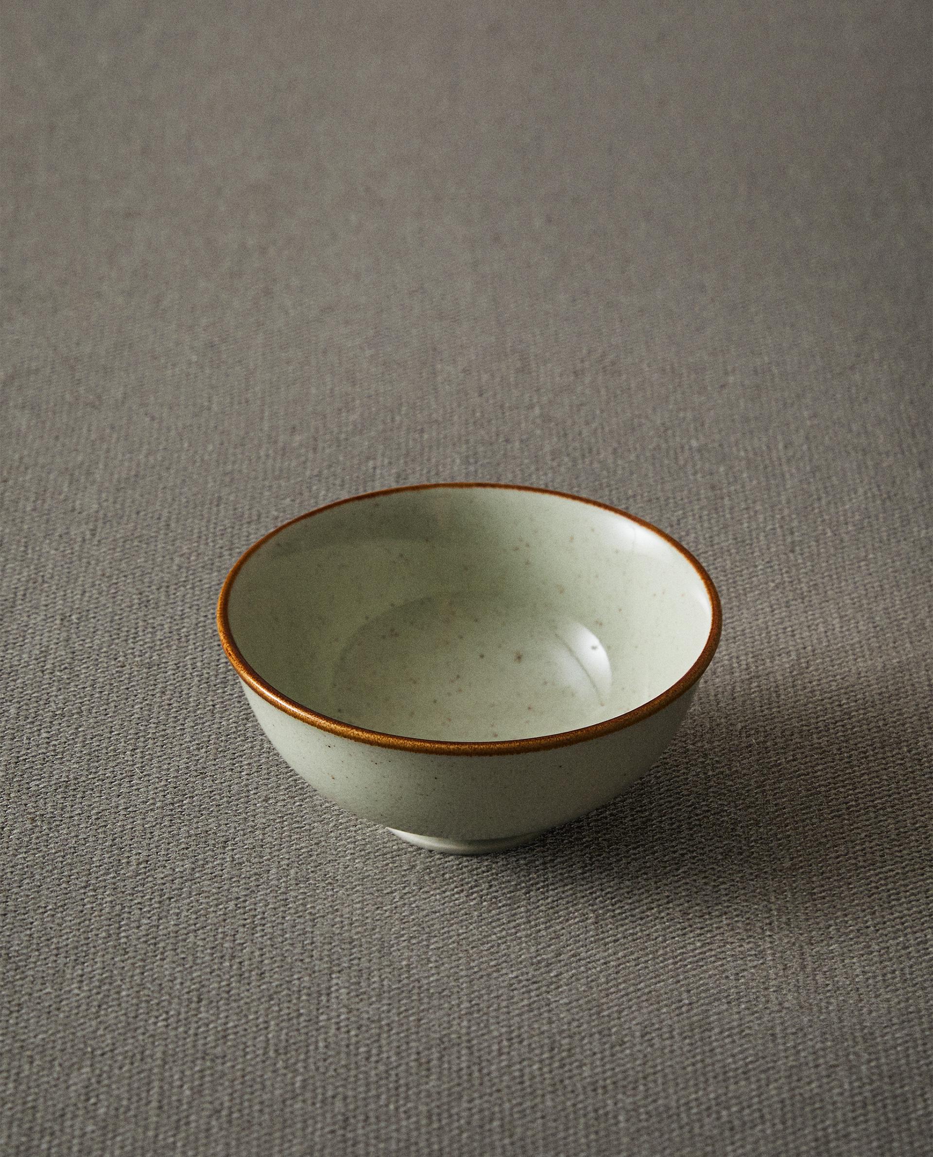 PORCELAIN MINI BOWL WITH ANTIQUE FINISH RIM