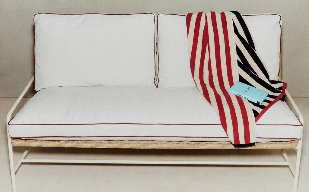 OUTDOOR BENCH, CUSHIONS AND TOWEL