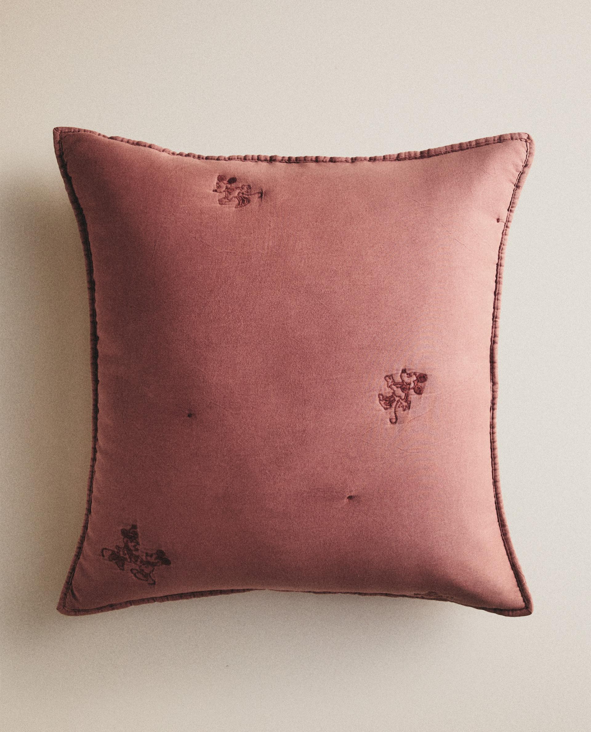 KIDS' MICKEY & MINNIE ©DISNEY QUILTED CUSHION COVER KIDS' MICKEY & MINNIE ©DISNEY QUILTED CUSHION COVER